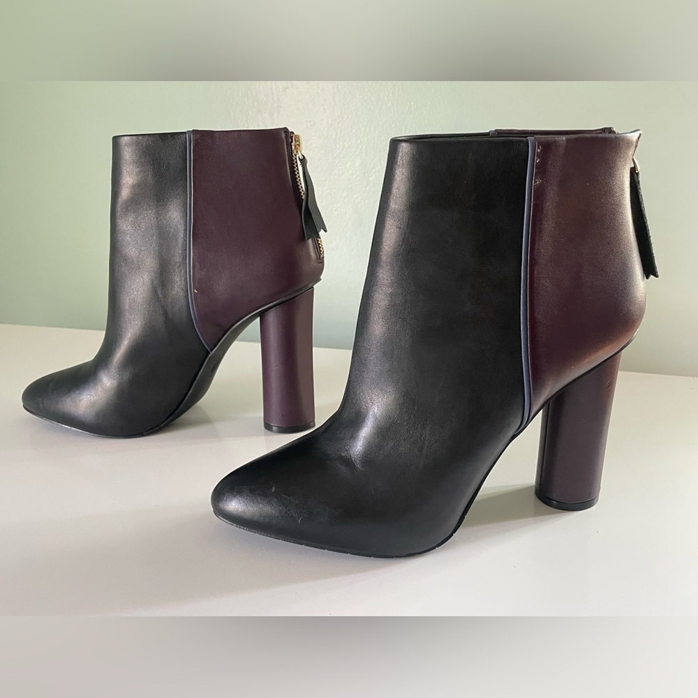 NEW CAbi Bisset Black and Wine Ankle Booties Size 10 Color Block Heels Winter